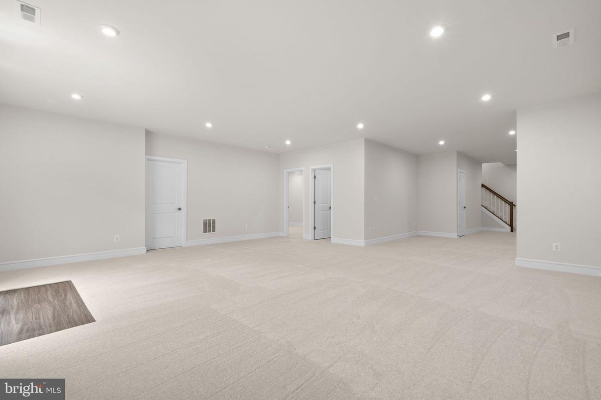 Empty room, Interior, Recessed Lighting