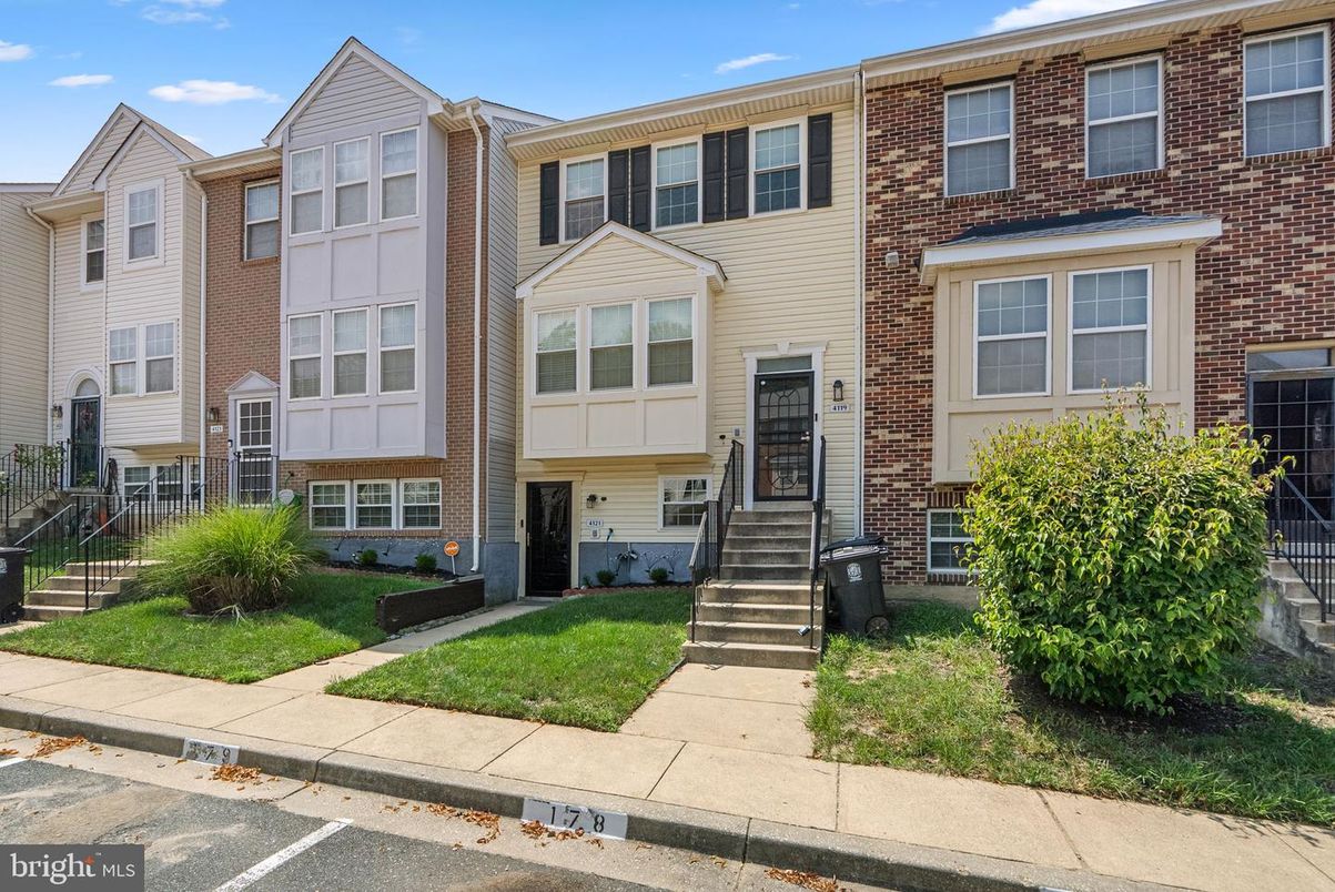 Exterior, Facade, Brick Facade, Rowhouse