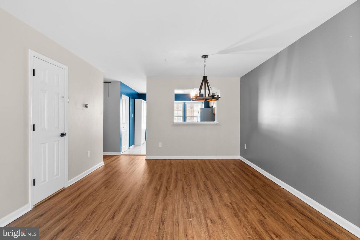 Empty room, Interior, Pendant Lights, Wood Texture Flooring