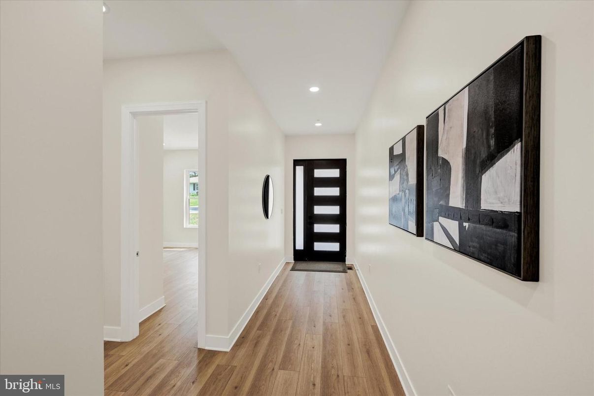 Interior, Recessed Lighting, Wood Texture Flooring