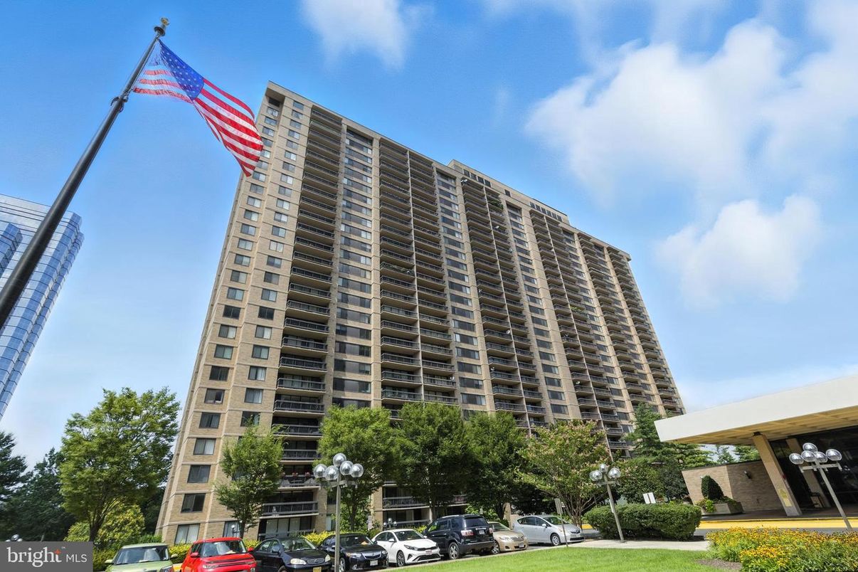 Exterior, Facade, Condo Building