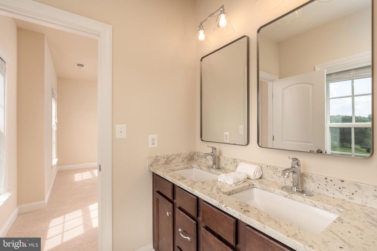 Bathroom, Dual Sink Vanities, Interior