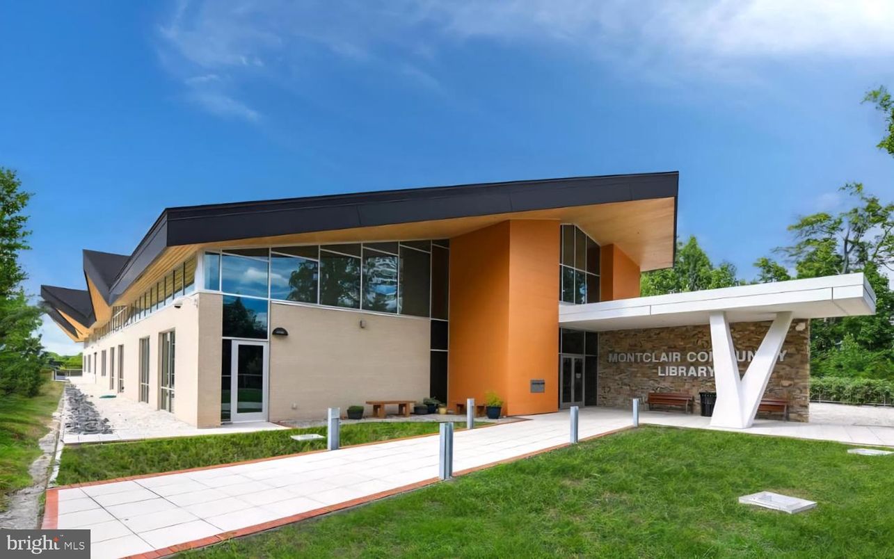 Backyard, Exterior, Facade, Modern