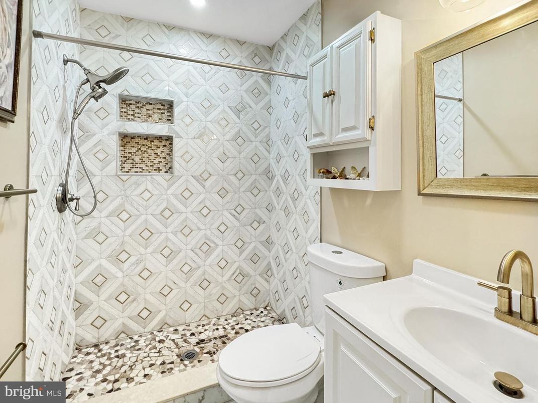 Bathroom, Interior, Recessed Lighting