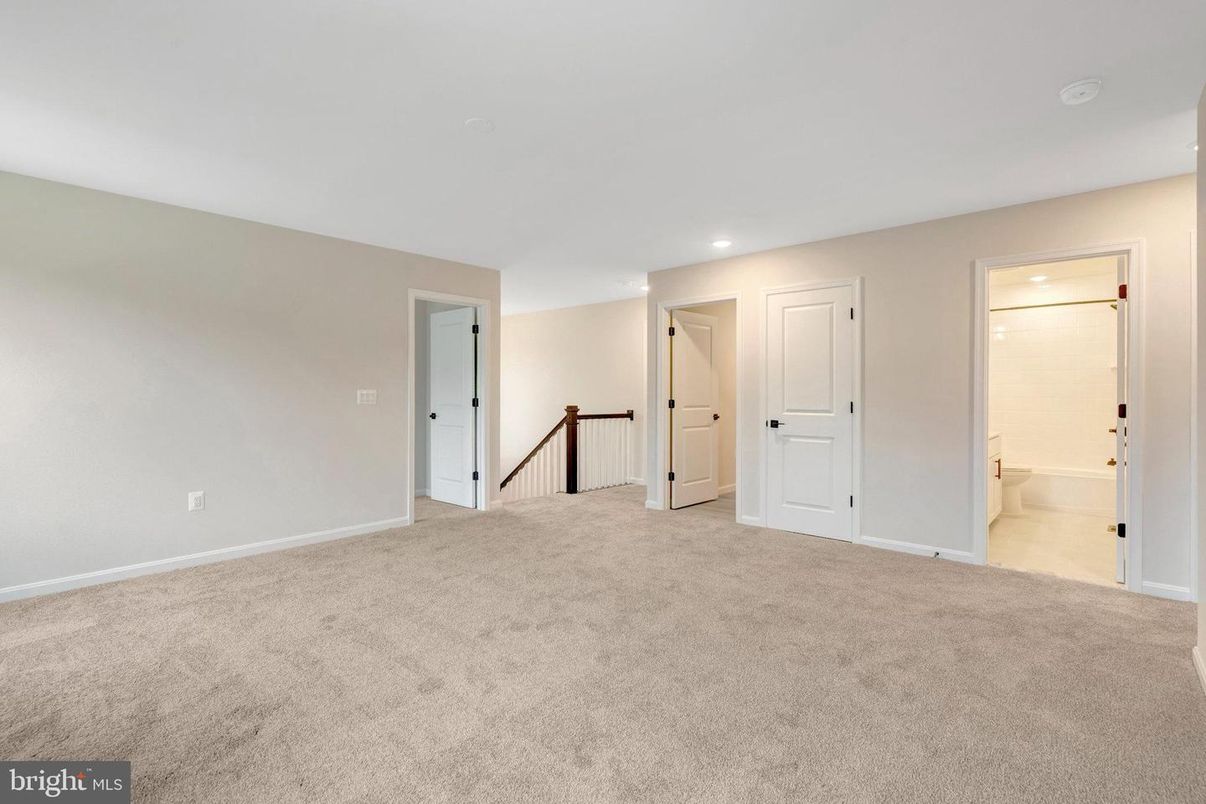Bathroom, Empty room, Interior, Recessed Lighting