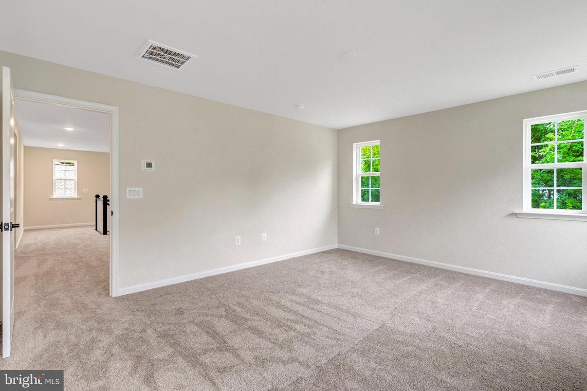 Empty room, Interior, Recessed Lighting