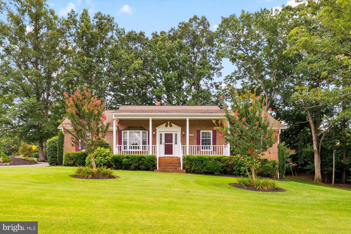 Backyard, Exterior, Facade, Brick Facade, Georgian