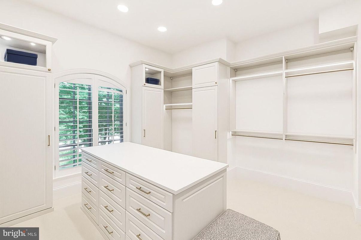 Interior, Recessed Lighting, Walk-in Closets