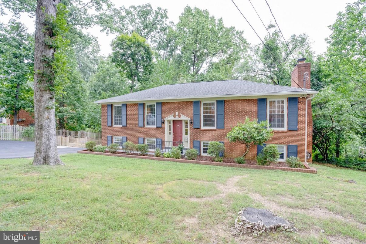 Exterior, Facade, Brick Facade, Georgian