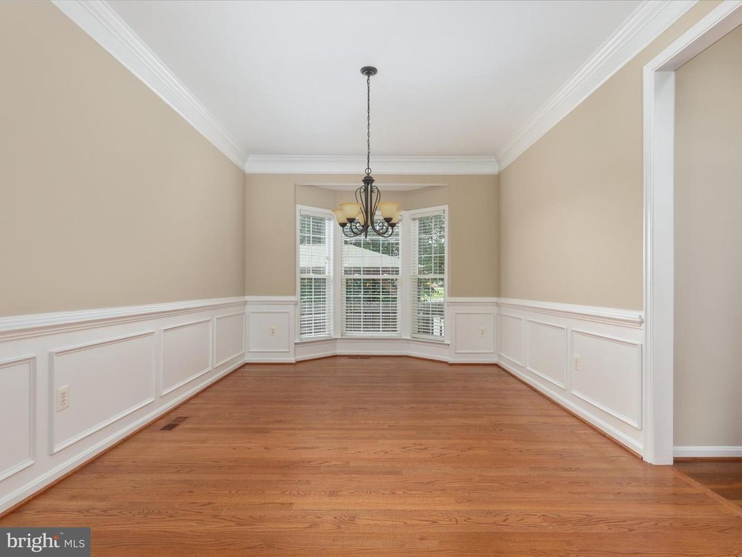 Chandelier, Empty room, Interior, Pendant Lights, Wood Texture Flooring