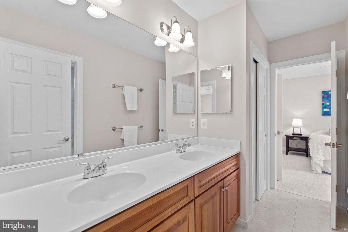 Bathroom, Bedroom, Dual Sink Vanities, Interior