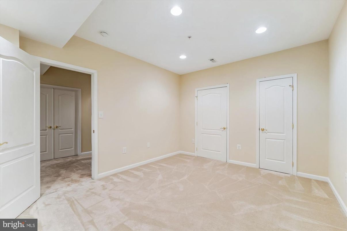 Empty room, Interior, Recessed Lighting