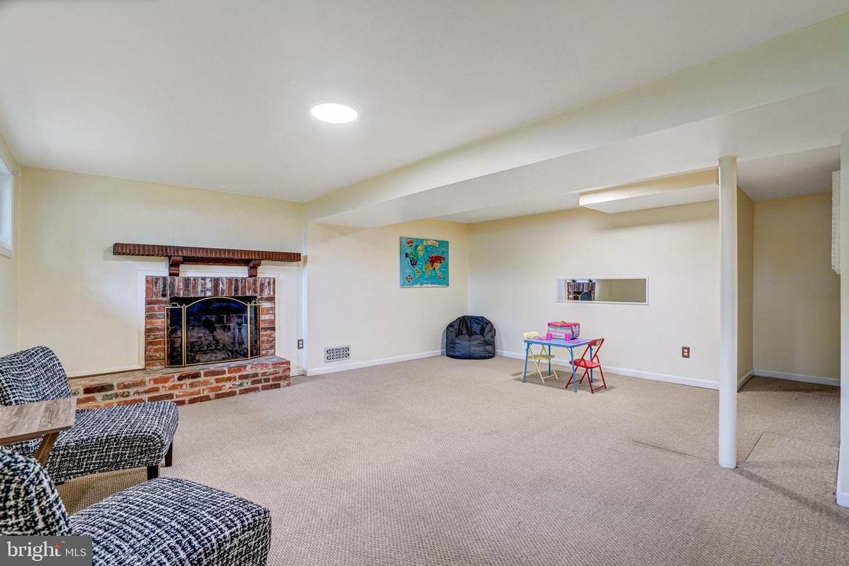 Fireplace, Interior, Recessed Lighting