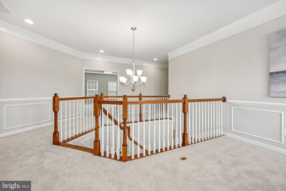 Chandelier, Empty room, Interior, Recessed Lighting