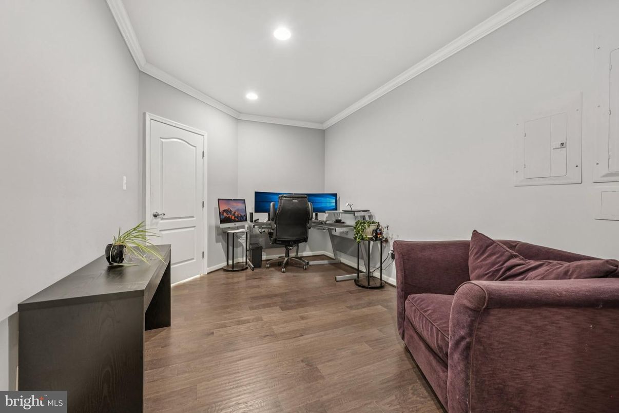 Home Office, Interior, Recessed Lighting, Wood Texture Flooring