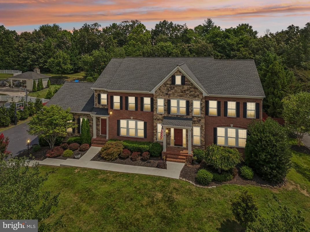 Exterior, Facade, Brick Facade, Georgian