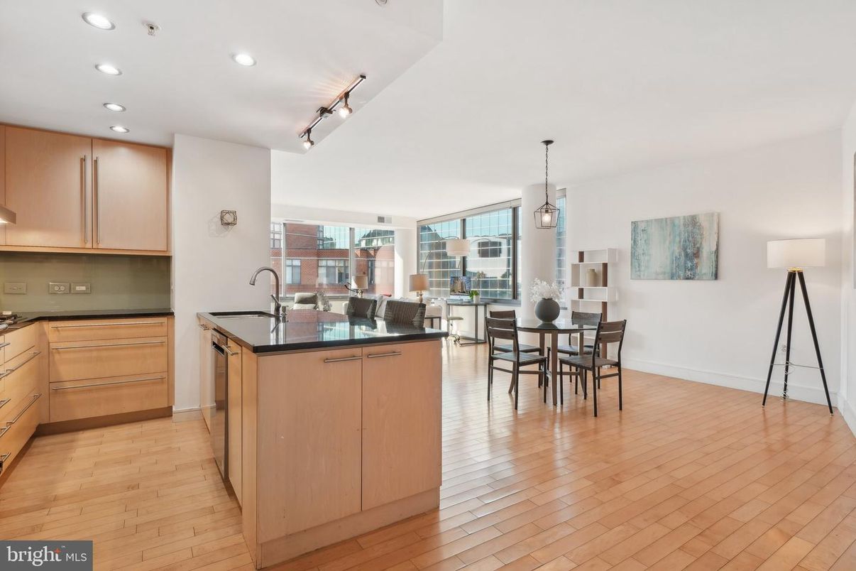 Dining room, Interior, Kitchen, Pendant Lights, Recessed Lighting, Wood Texture Flooring