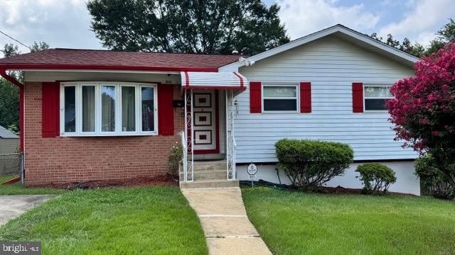 Exterior, Facade, Brick Facade, Split Level