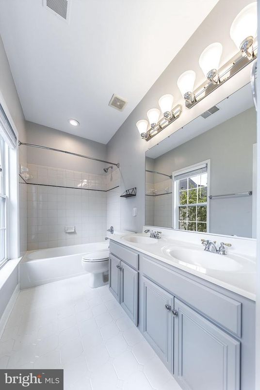 Bathroom, Dual Sink Vanities, Interior, Recessed Lighting