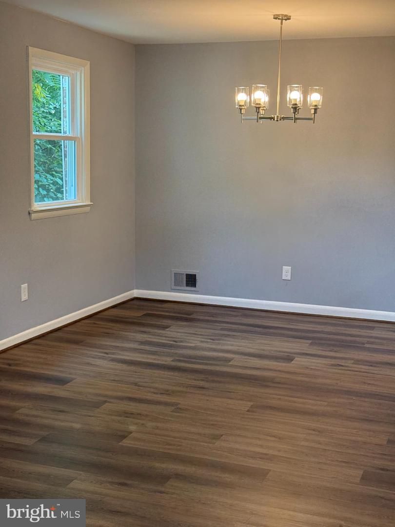 Chandelier, Empty room, Interior, Wood Texture Flooring