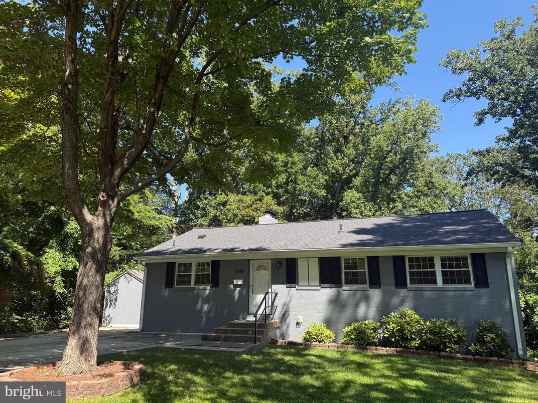 Exterior, Facade, Ranch