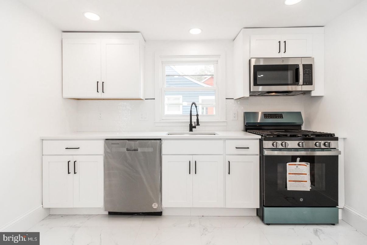 Interior, Kitchen, Marble, Recessed Lighting, Stainless Steel Appliances