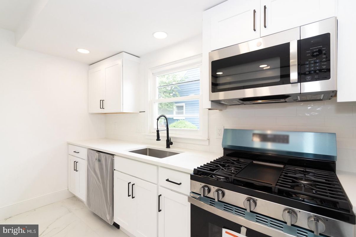 Interior, Kitchen, Marble, Recessed Lighting, Stainless Steel Appliances