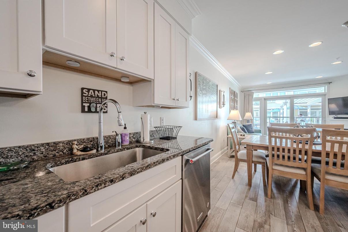 Dining room, Interior, Kitchen, Recessed Lighting, Wood Texture Flooring