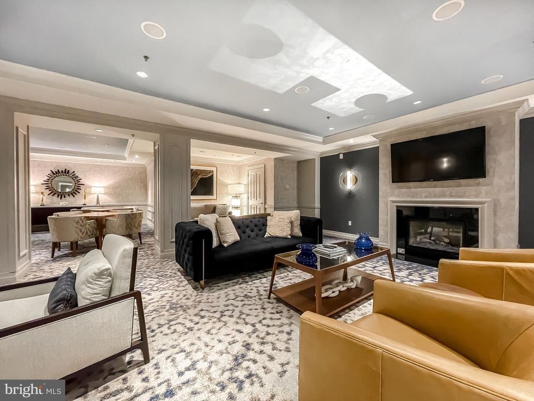 Fireplace, Interior, Living room, Piano, Recessed Lighting