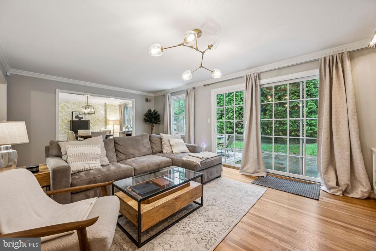 Dining room, Interior, Living room, Pendant Lights, Wood Texture Flooring