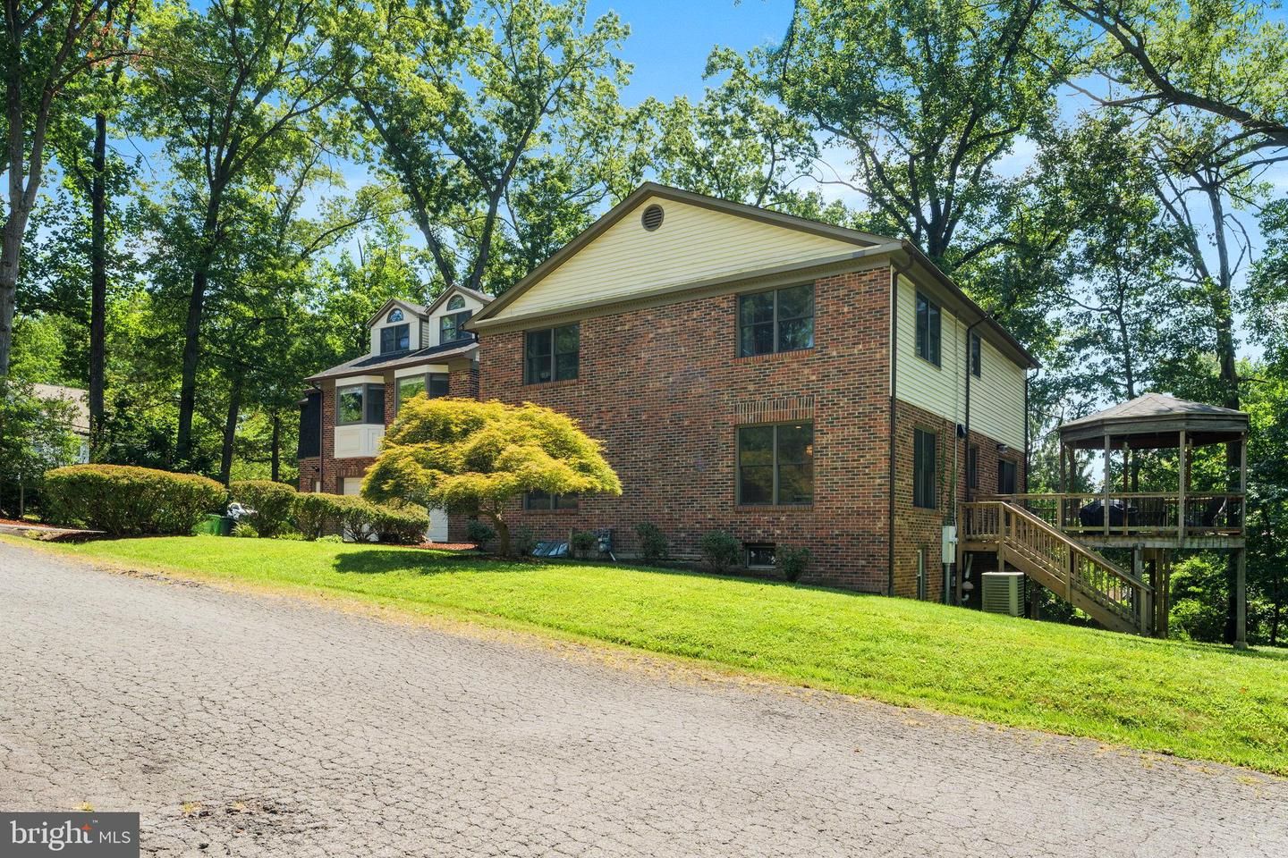 Exterior, Facade, Brick Facade, Georgian