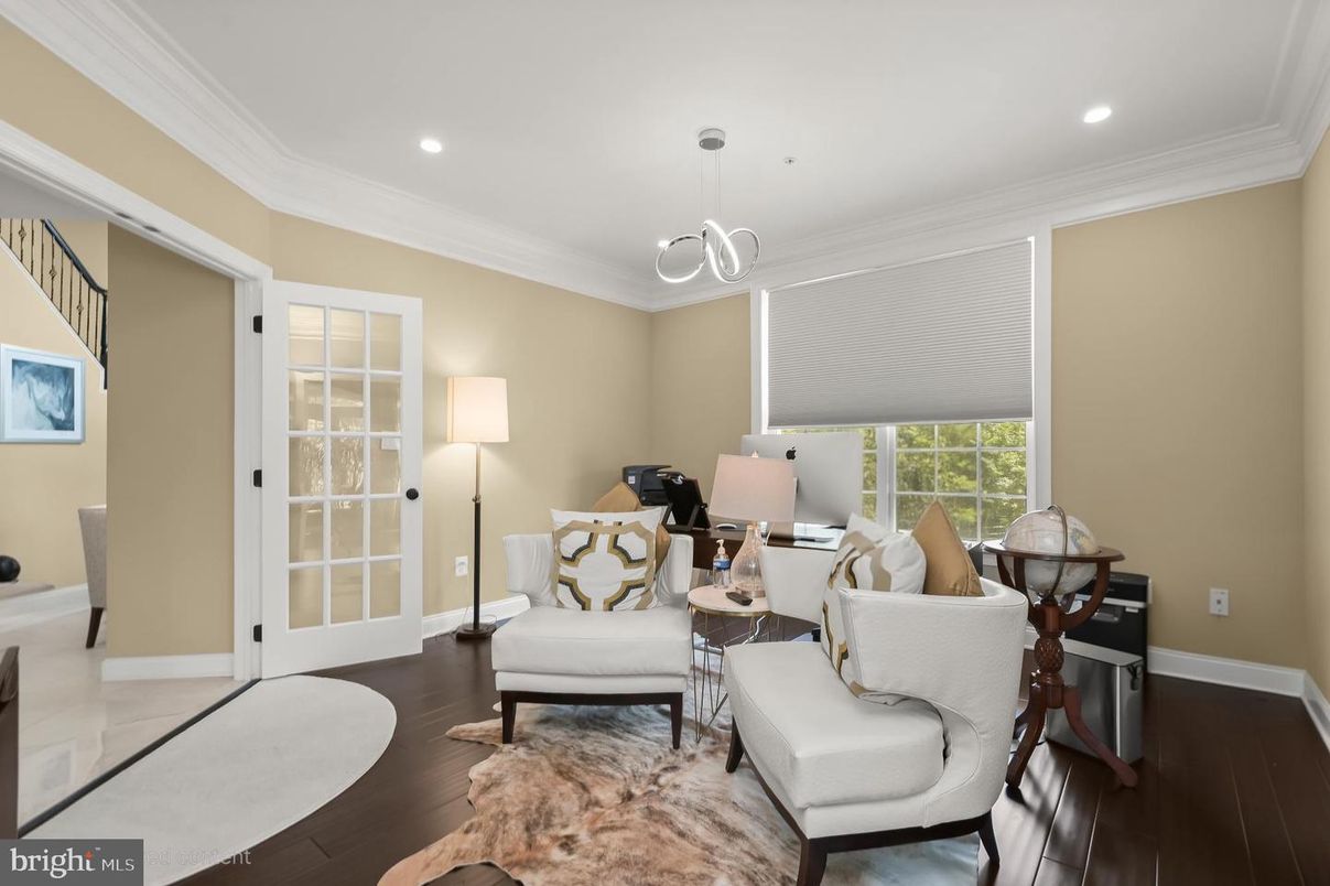 Interior, Living room, Pendant Lights, Recessed Lighting, Wood Texture Flooring