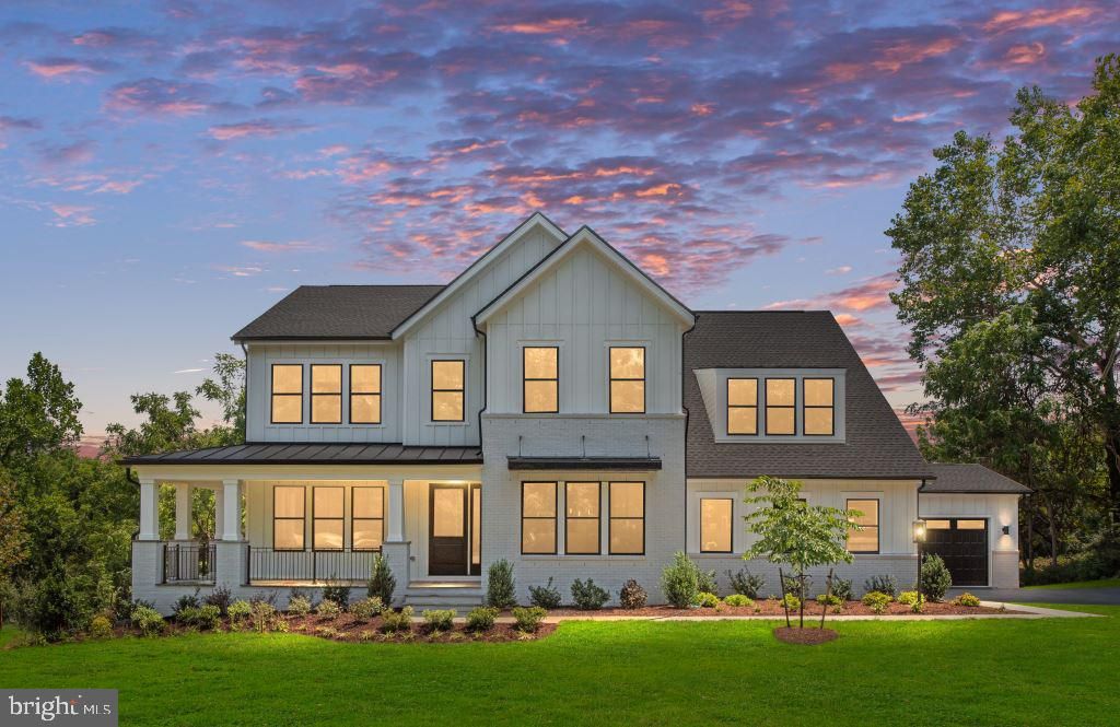 Attached, Exterior, Facade, Farmhouse