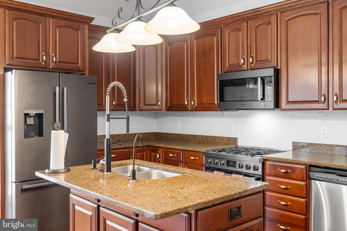 Interior, Kitchen, Pendant Lights, Stainless Steel Appliances