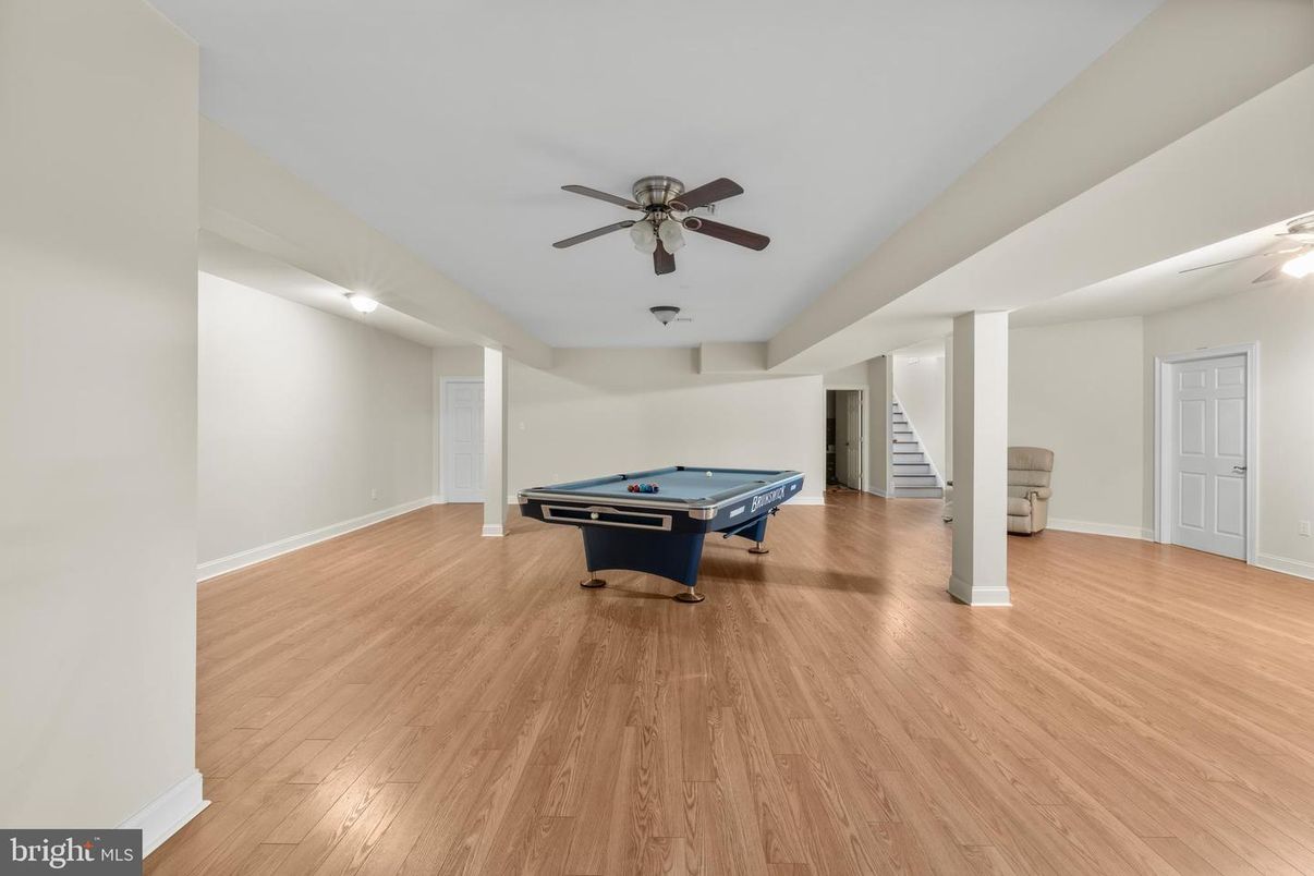 Billiard Table, Game Room, Interior, Wood Texture Flooring