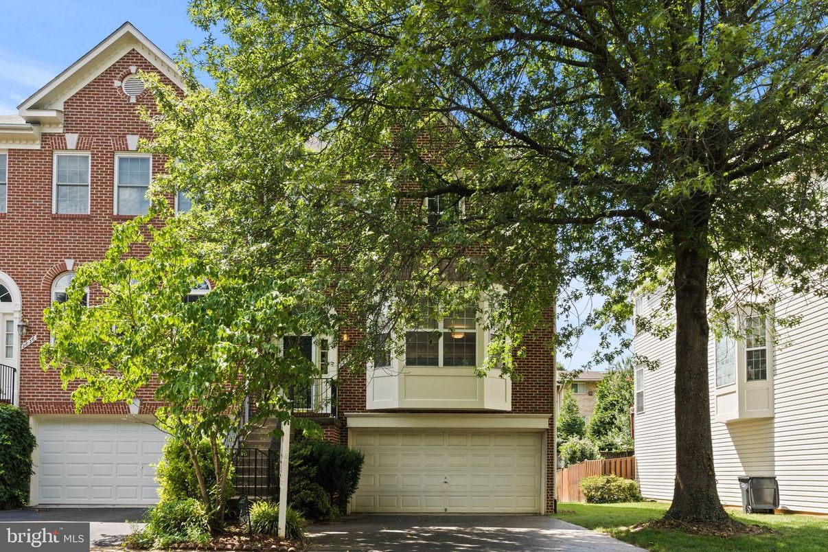 Attached, Exterior, Facade, Brick Facade, Rowhouse