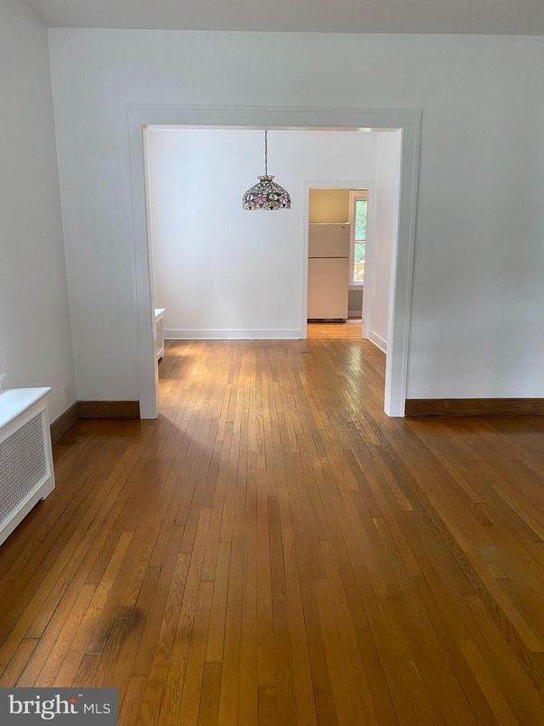 Empty room, Interior, Pendant Lights, Wood Texture Flooring