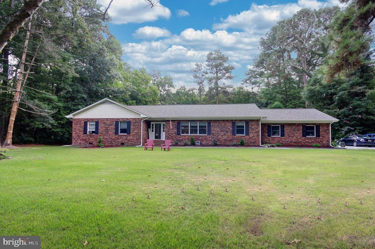 Exterior, Facade, Brick Facade, Ranch