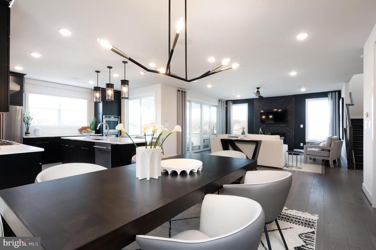 Dining room, Interior, Kitchen, Living room, Pendant Lights, Recessed Lighting, Wood Texture Flooring