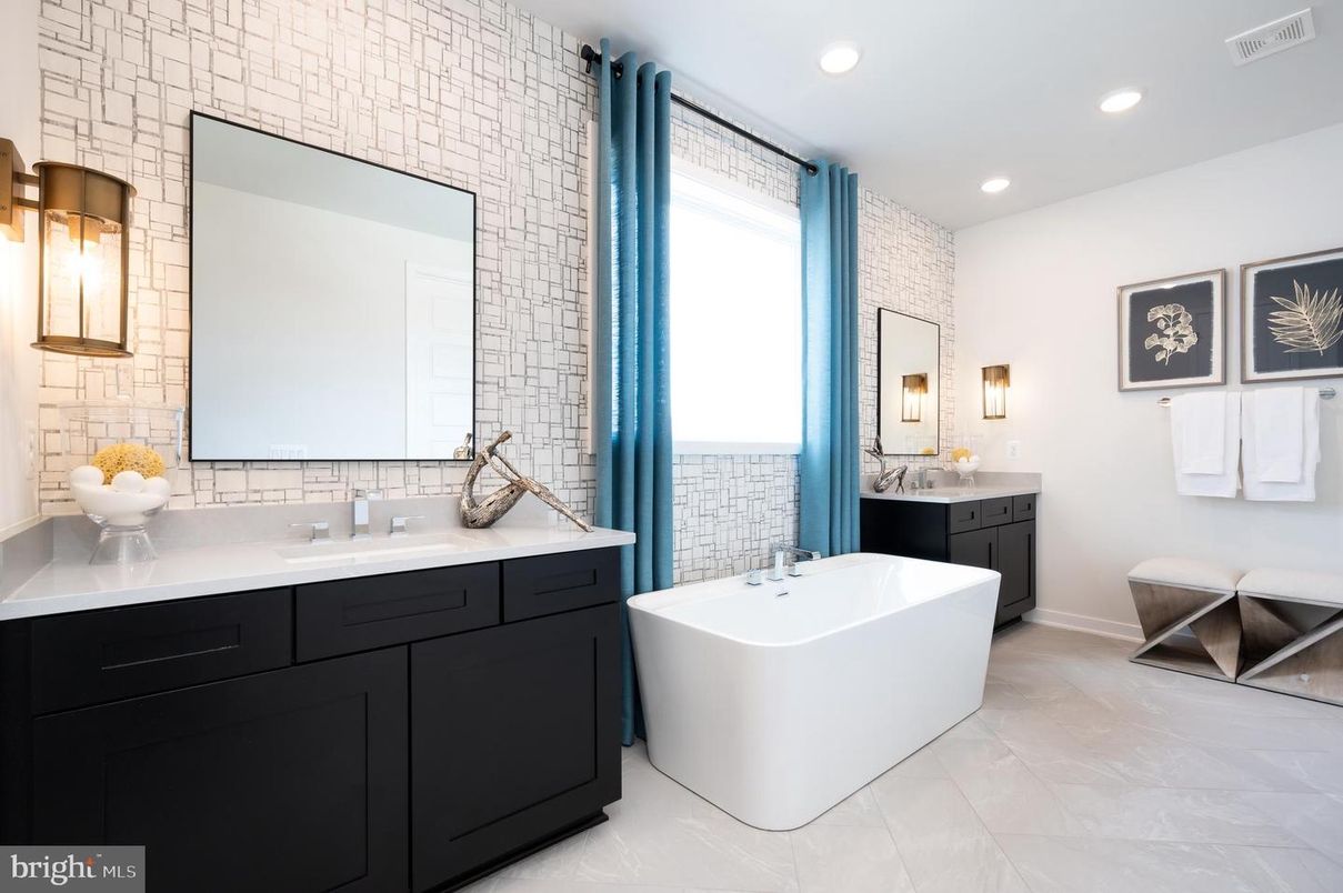 Bathroom, Dual Sink Vanities, Free Standing Baths, Interior, Recessed Lighting