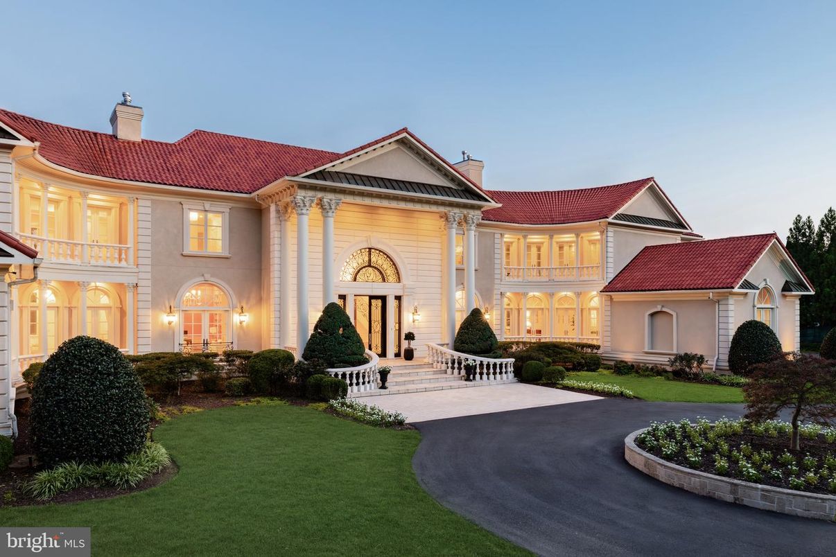 Exterior, Facade, French Provincial