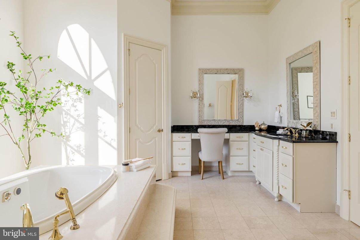 Bathroom, Dual Sink Vanities, Interior
