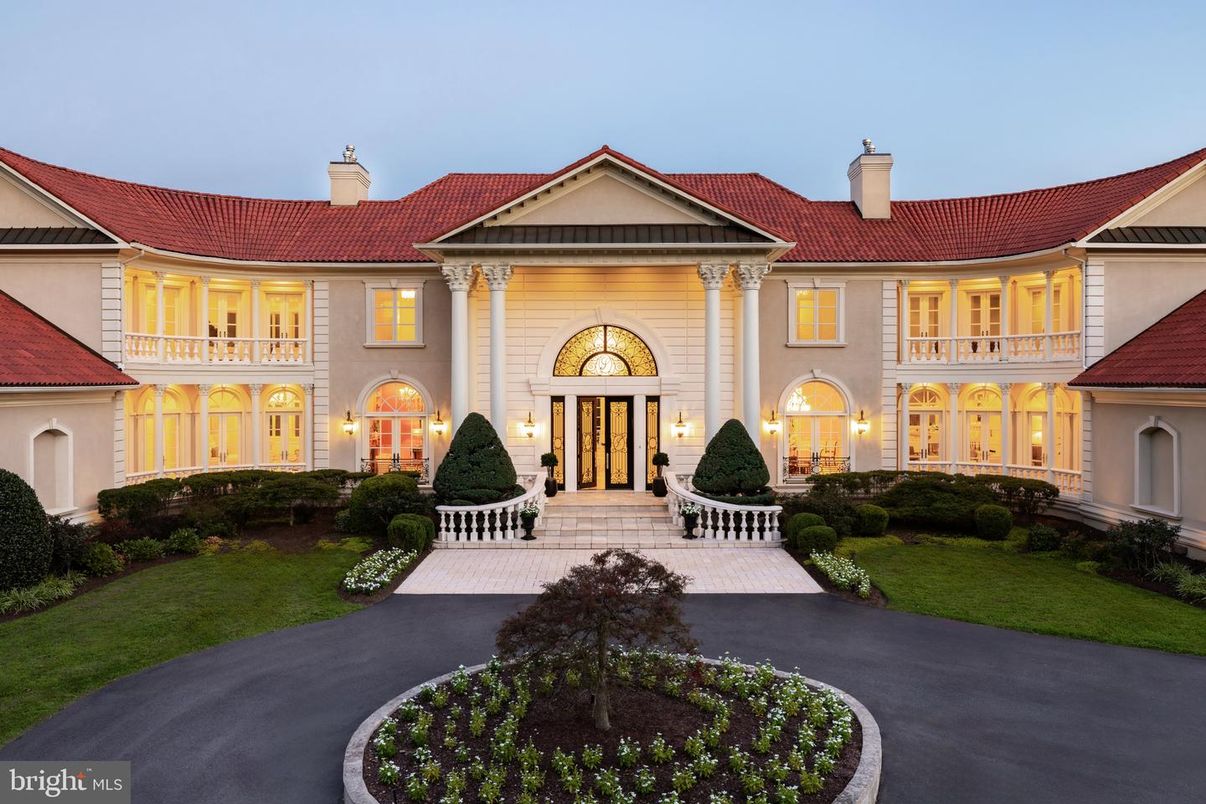 Exterior, Facade, French Provincial