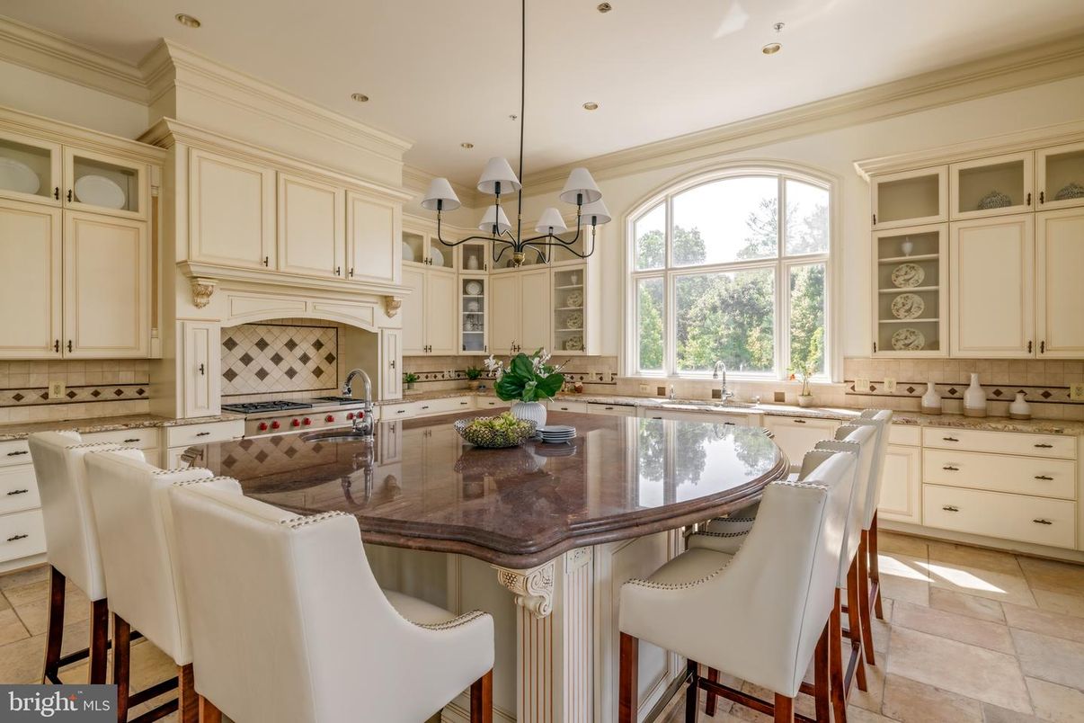 Chandelier, Dining room, Interior, Kitchen, Recessed Lighting, Stainless Steel Appliances