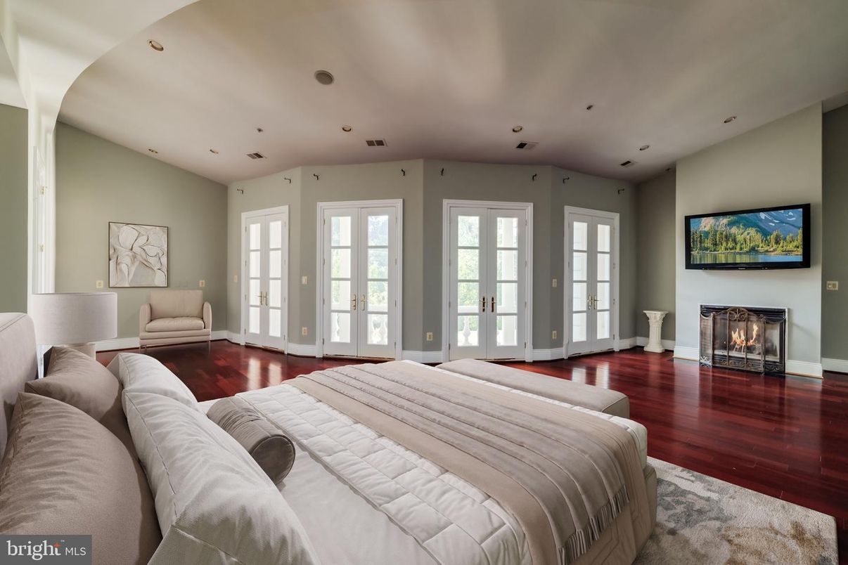 Bedroom, Fireplace, Interior, Recessed Lighting, Wood Texture Flooring