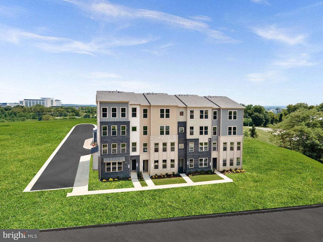 Exterior, Facade, Condo Building