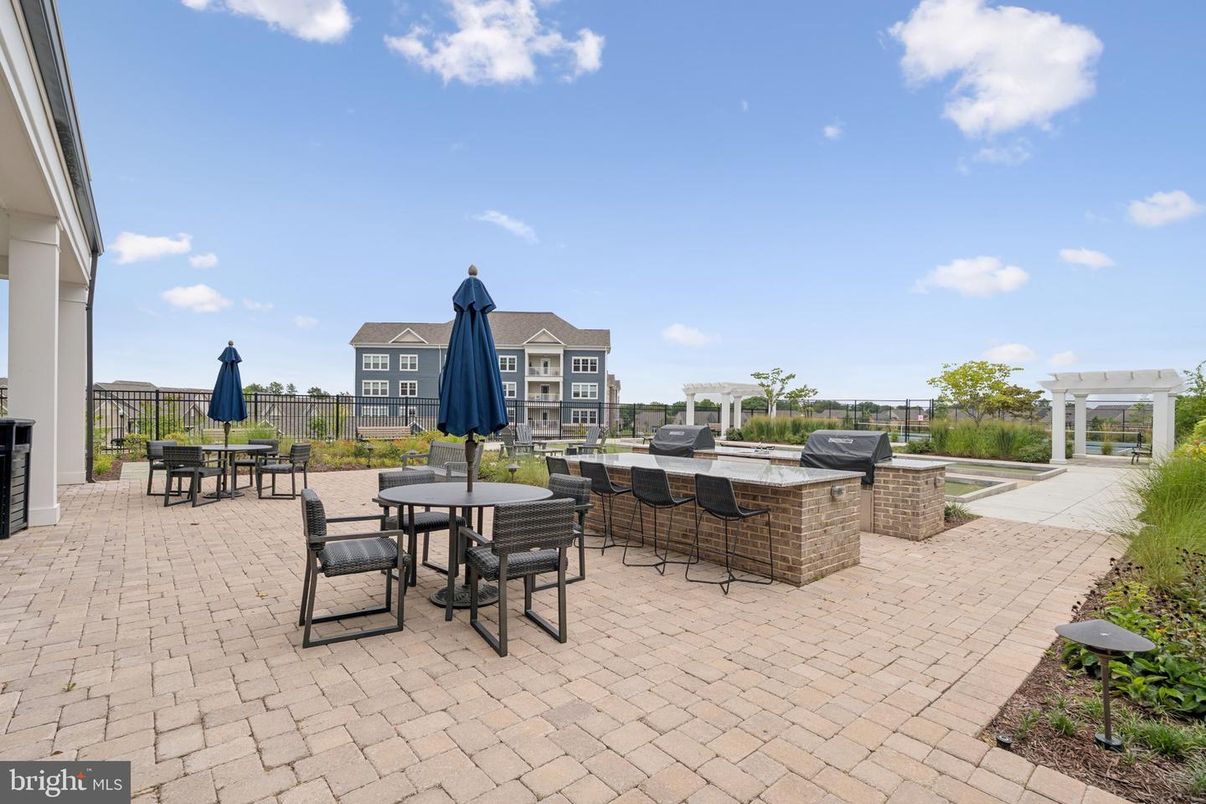 Exterior, Outdoor Kitchen