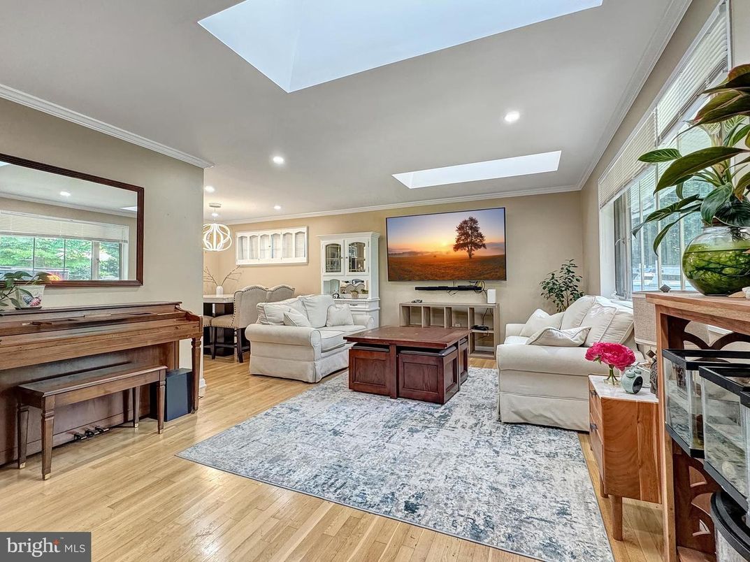 Interior, Living room, Piano, Recessed Lighting, Wood Texture Flooring
