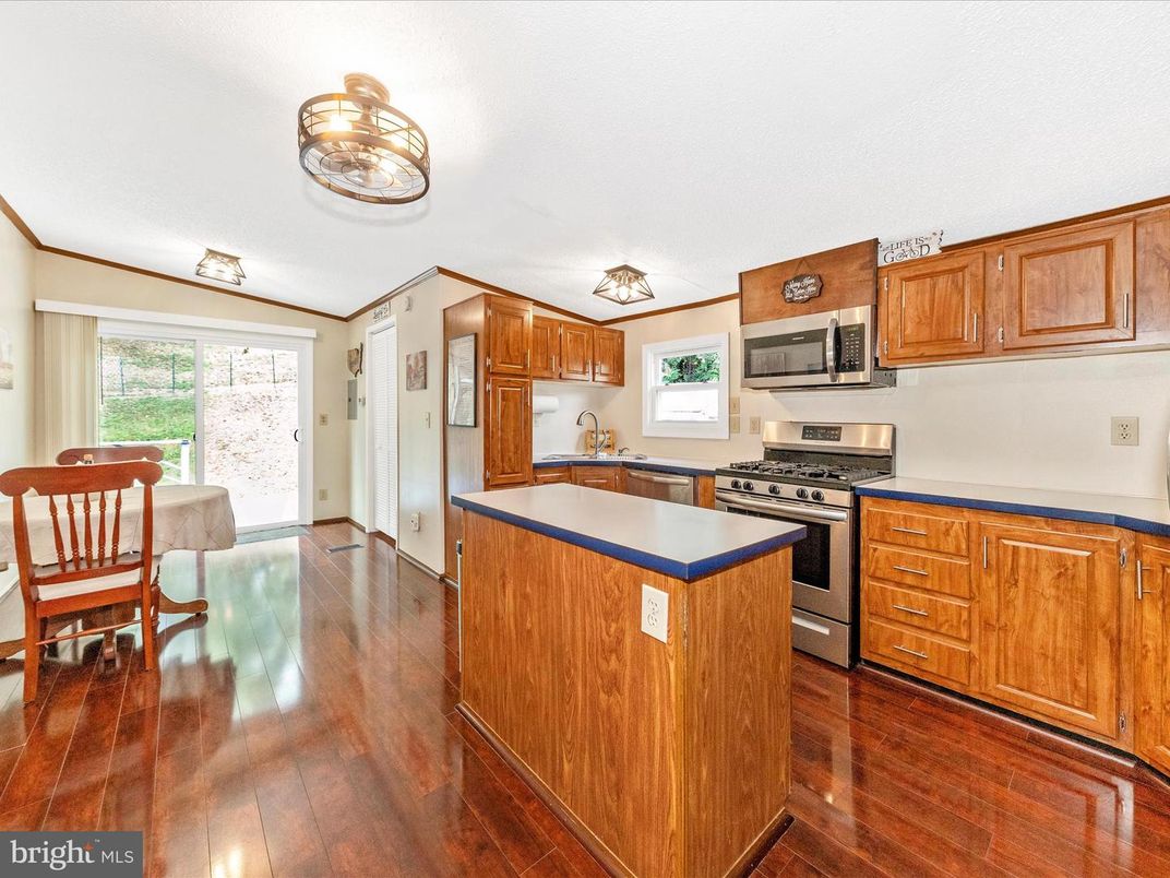 Dining room, Interior, Kitchen, Stainless Steel Appliances, Wood Texture Flooring