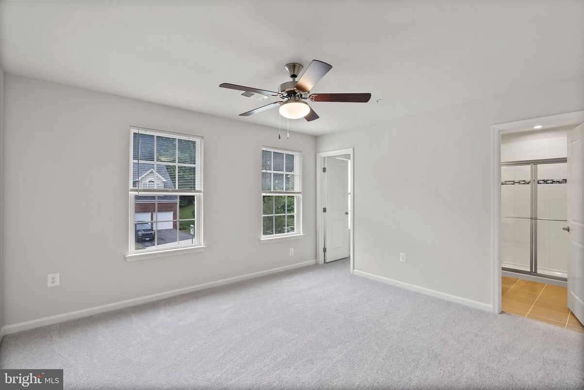 Bathroom, Empty room, Interior, Recessed Lighting